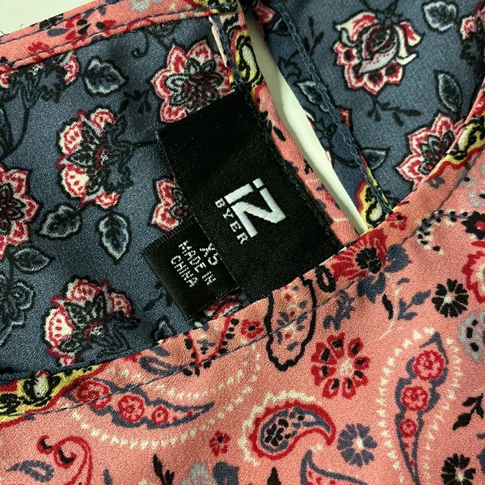 IZ Byer Women’s Cold Shoulder Top Women’s XS Floral Boho Pink Blue - Picture 8 of 10